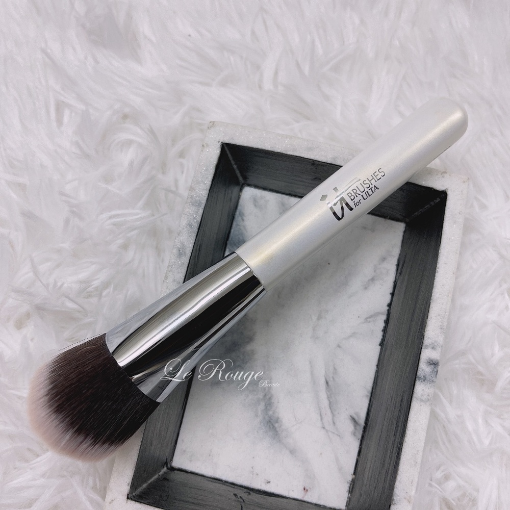 It cosmetics 77 full coverage complexion brush